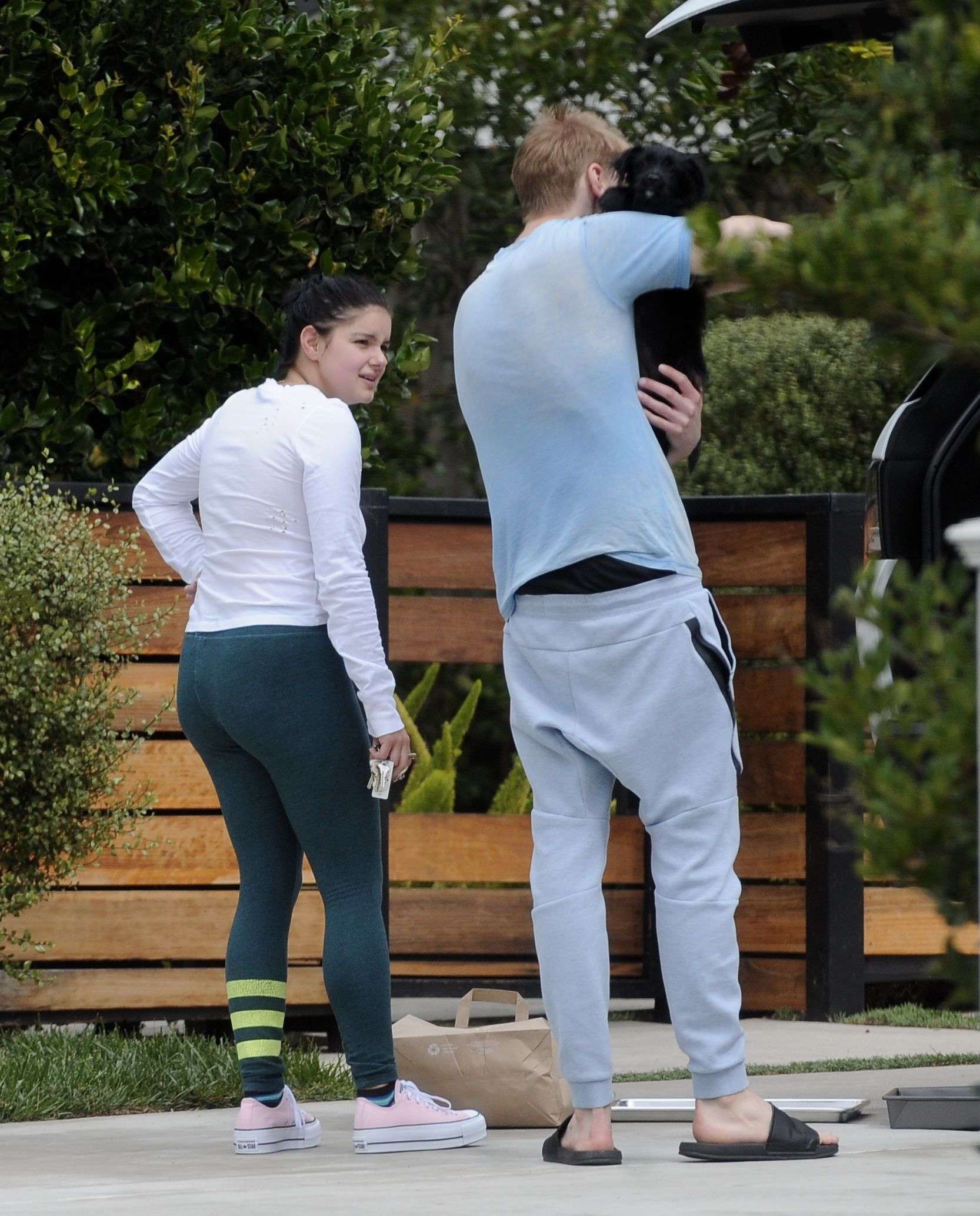 Ariel Winter Booty, Out With Her Boyfriend and Dog in Los Angeles