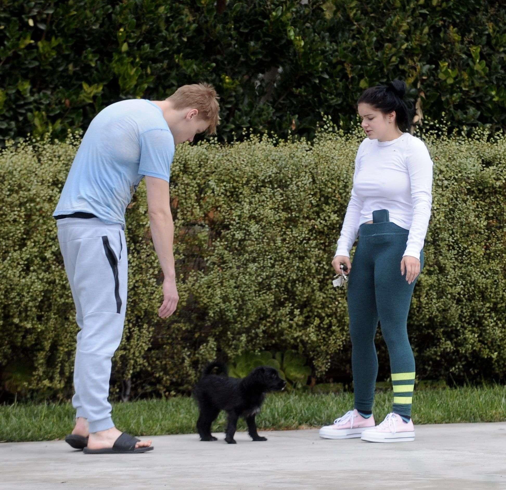 Ariel Winter Booty, Out With Her Boyfriend and Dog in Los Angeles