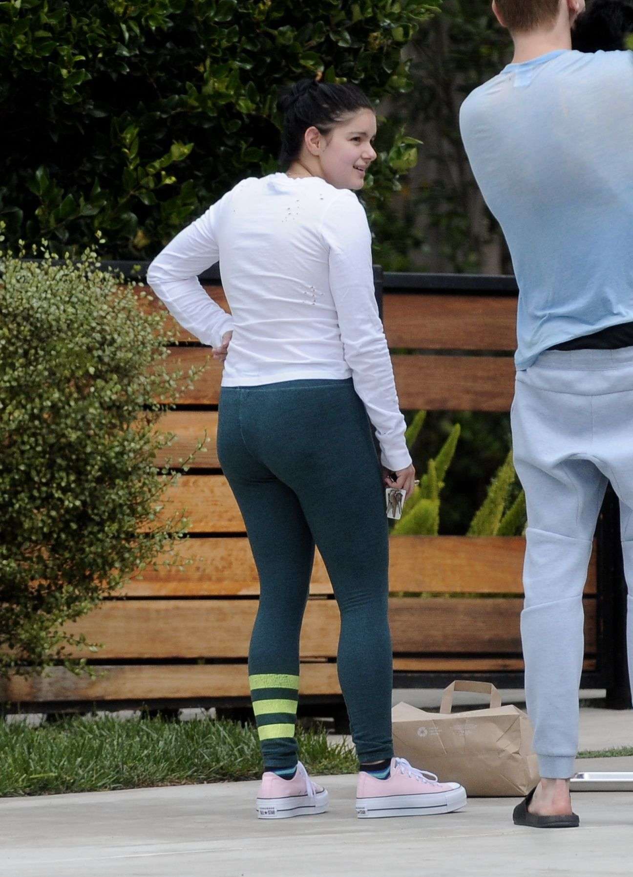 Ariel Winter Booty, Out With Her Boyfriend and Dog in Los Angeles
