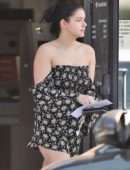 Ariel Winter Leggy, Outside Joan's on Third in Los Angeles