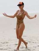 Elsa Pataky in Swimsuit With her Husband at Beach in Byron Bay, Australia