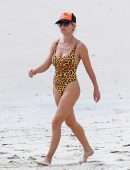 Elsa Pataky in Swimsuit With her Husband at Beach in Byron Bay, Australia