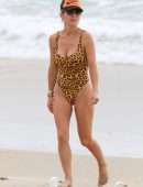 Elsa Pataky in Swimsuit With her Husband at Beach in Byron Bay, Australia