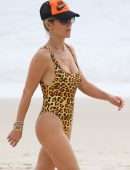 Elsa Pataky in Swimsuit With her Husband at Beach in Byron Bay, Australia
