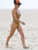 Elsa Pataky in Swimsuit With her Husband at Beach in Byron Bay, Australia
