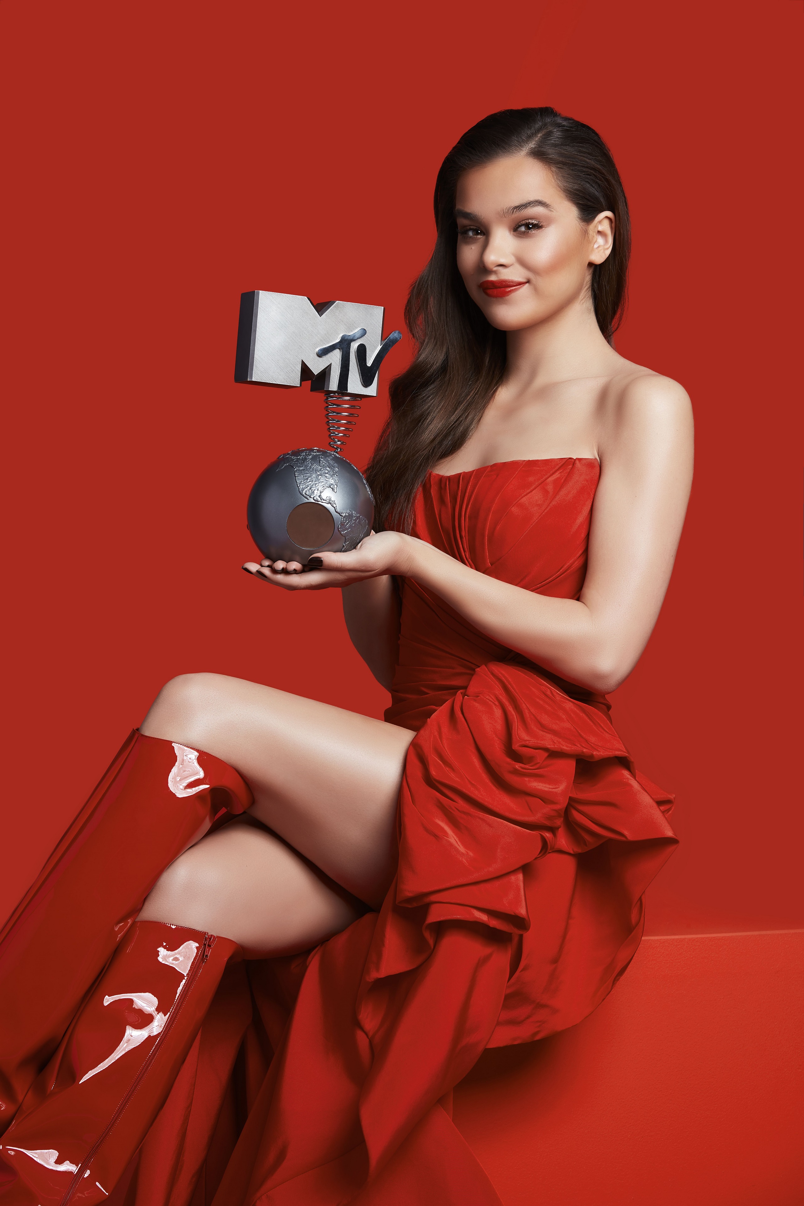 Hailee Steinfeld - MTV EMAs 2018 Announcement