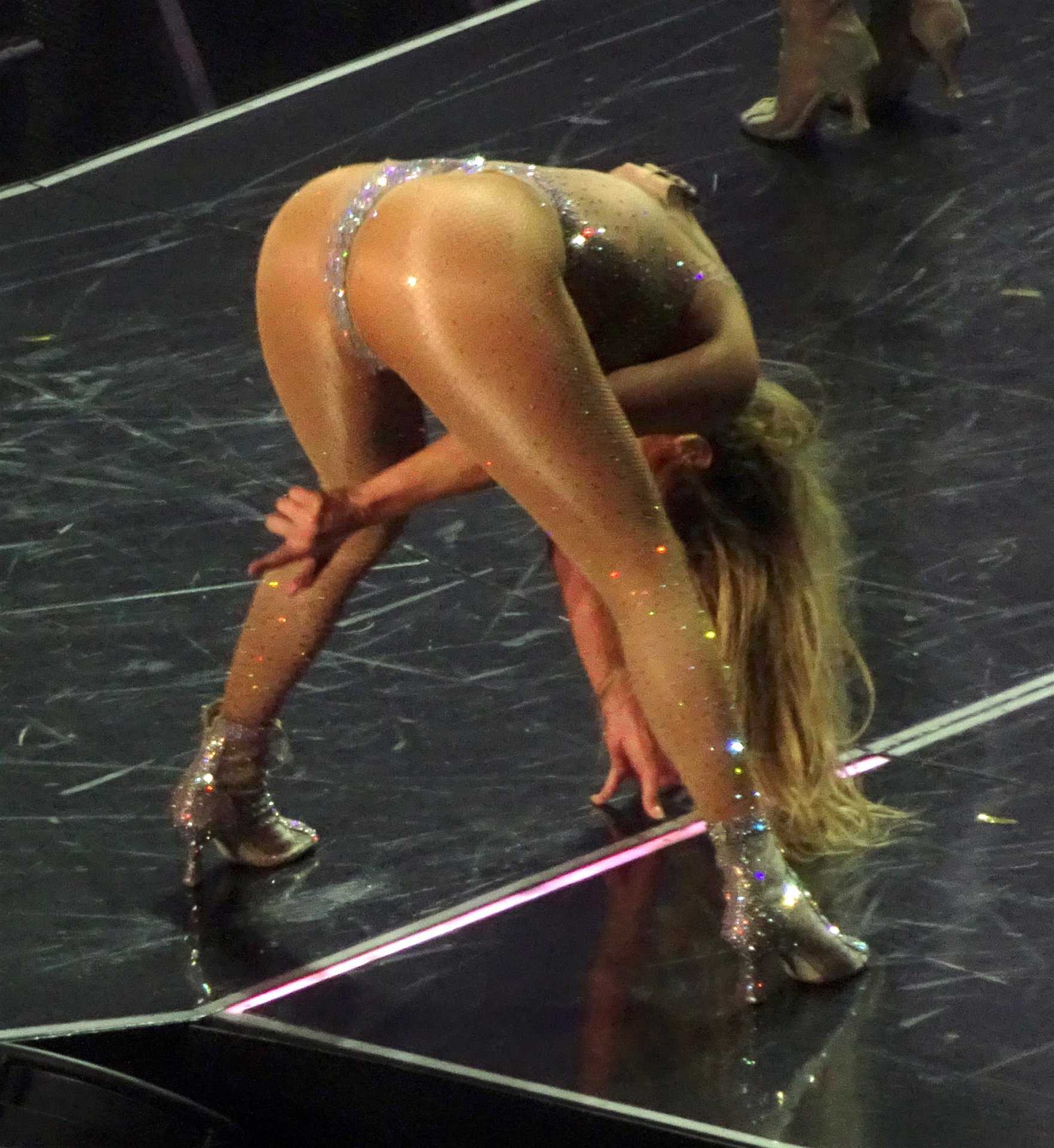 Jennifer Lopez Performing Live Onstage in Las Vegas