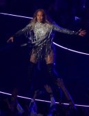 Jennifer-Lopez-Performing-Live-Onstage-in-Las-Vegas-11