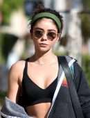 Sarah Hyland Cleavage, Out in Los Angeles