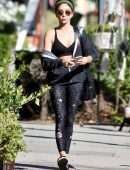 Sarah Hyland Cleavage, Out in Los Angeles