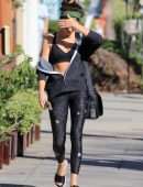 Sarah Hyland Cleavage, Out in Los Angeles