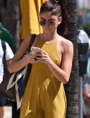 Sarah Hyland Pokies, Out in Los Angeles