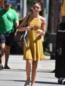 Sarah Hyland Pokies, Out in Los Angeles