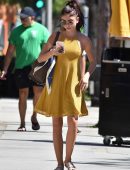 Sarah Hyland Pokies, Out in Los Angeles