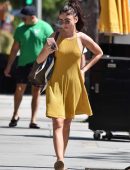 Sarah Hyland Pokies, Out in Los Angeles
