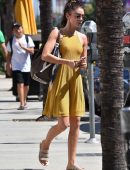 Sarah Hyland Pokies, Out in Los Angeles
