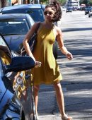 Sarah Hyland Pokies, Out in Los Angeles