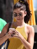 Sarah Hyland Pokies, Out in Los Angeles