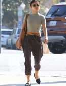 Sarah Hyland Pokies, Outside a Nail Salon in LA