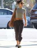 Sarah Hyland Pokies, Outside a Nail Salon in LA