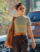 Sarah Hyland Pokies, Outside a Nail Salon in LA