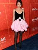 Sarah Hyland at amfAR 2018 in Los Angeles