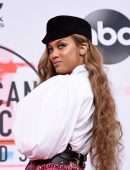 Tyra Banks - 2018 American Music Awards in Los Angeles