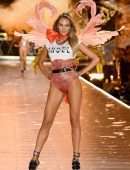 Candice Swanepoel at 2018 Victoria's Secret Fashion Show in NYC