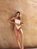 Candice-Swanepoel-in-Tropic-of-C-Resort-3