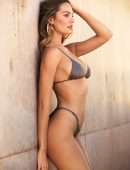 Candice-Swanepoel-in-Tropic-of-C-Resort-4