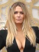 Cheyenne Tozzi - Derby Day at Flemington Racecourse in Melbourne