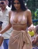 Kim-Kardashian-303