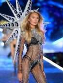 Romee-Strijd-at-2018-Victoria's-Secret-Fashion-Show-11