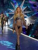 Romee-Strijd-at-2018-Victoria's-Secret-Fashion-Show-14