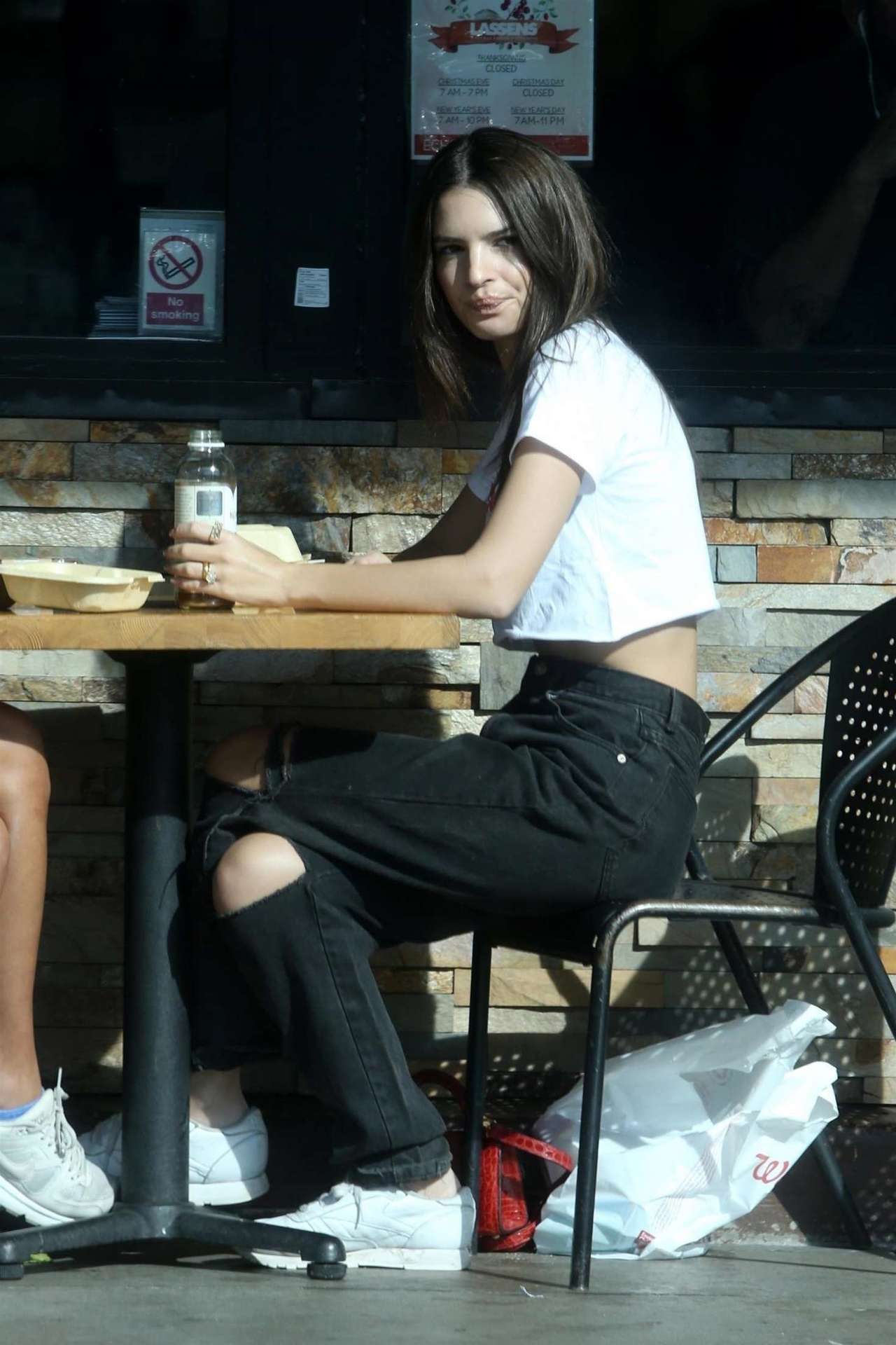 Emily Ratajkowski Out for Lunch in Los Angeles