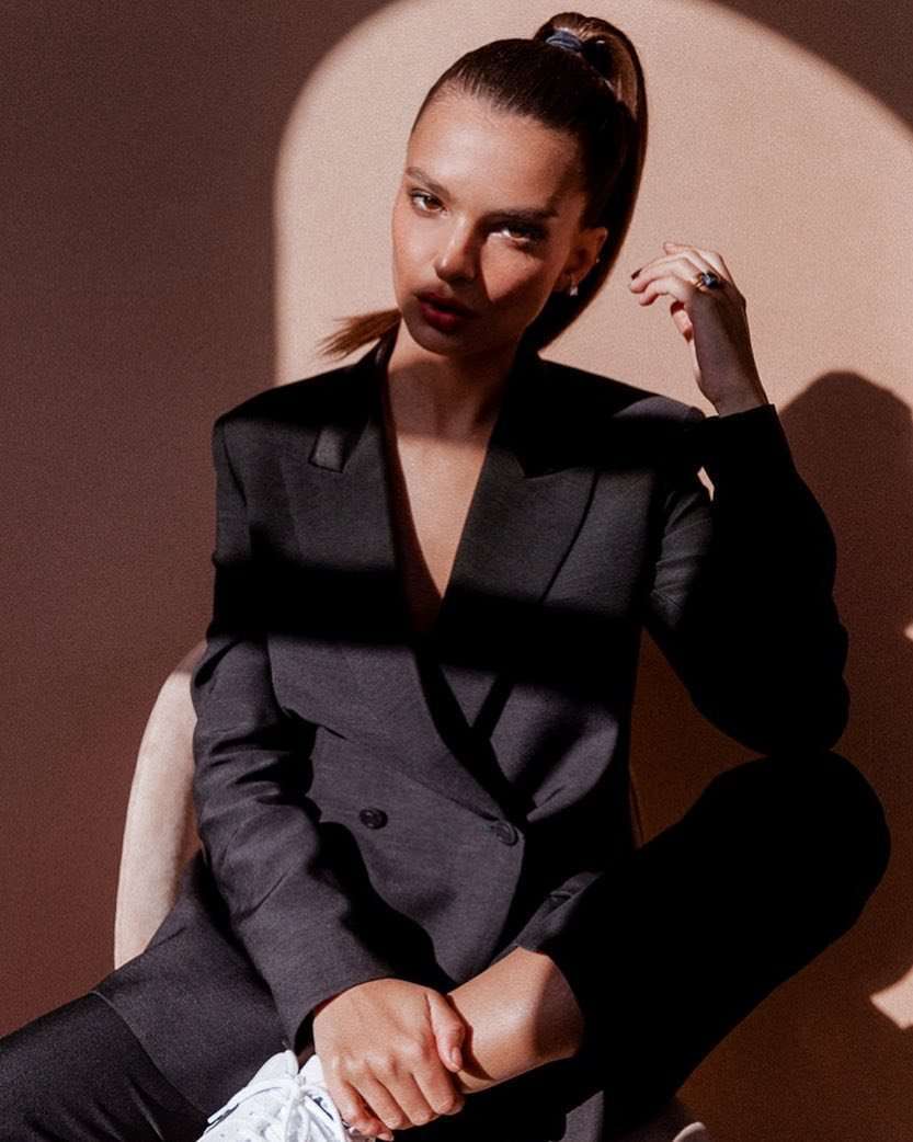 Emily-Ratajkowski-for-Into-The-Gloss-Photoshoot-16