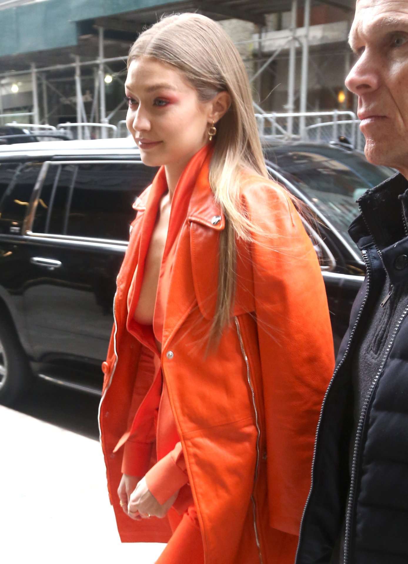 Gigi-Hadid-Braless-370