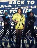 Hailee Steinfeld Performing on "The Tonight Show Starring Jimmy Fallon" in NYC