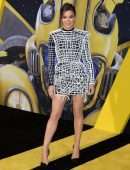 Hailee Steinfeld at the Premiere of Paramount Pictures' "Bumblebee" in Hollywood