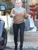 Hilary Duff Shopping for Christmas in Los Angeles