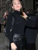 Miley-Cyrus-Braless-15