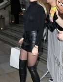 Miley-Cyrus-Braless-6