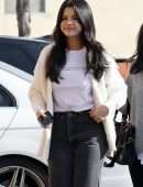 Selena Gomez Out for Lunch in Los Angeles