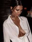 Emily Ratajkowski – Sexy Braless Candids