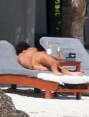 Sarah-Hyland-with-Wells-Adams-20
