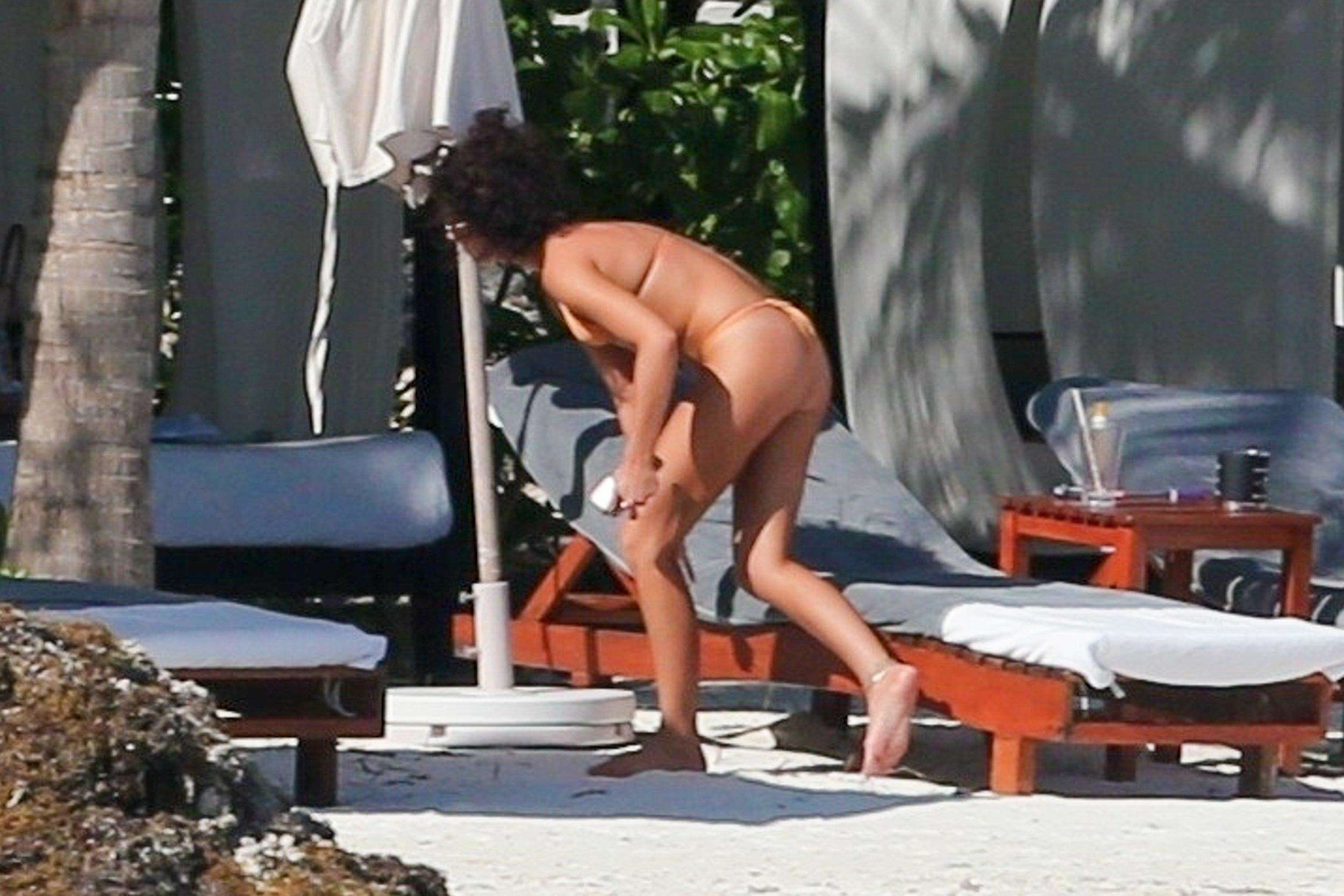 Sarah-Hyland-with-Wells-Adams-22