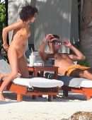 Sarah-Hyland-with-Wells-Adams-3