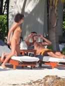 Sarah-Hyland-with-Wells-Adams-8