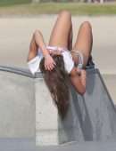 Taylor Hill – Victoria’s Secret Bikini Photoshoot Candids in Venice Beach