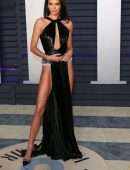 Kendall-Jenner-at-2019-Vanity-Fair-Oscar-Party-920